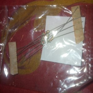 820 ohm 1/4 watt Quarter watt Resistor ±5% 820Ω 820 ohms Carbon Film Resistance photo review